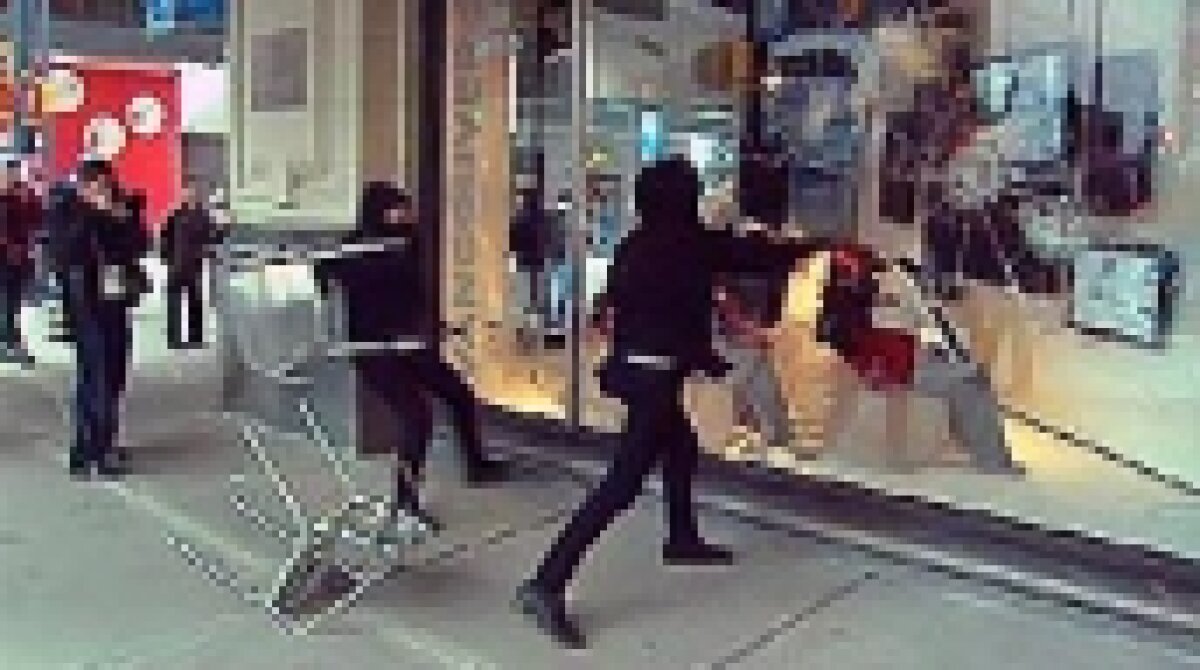 FOTO » Incidente în centrul oraşului Vancouver, în prima zi a Jocurilor Olimpice