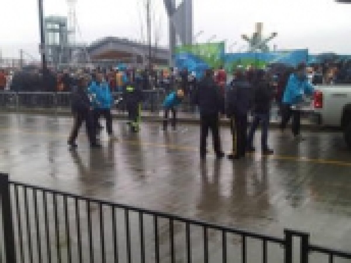 FOTO » Incidente în centrul oraşului Vancouver, în prima zi a Jocurilor Olimpice