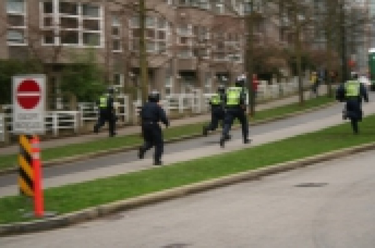 FOTO » Incidente în centrul oraşului Vancouver, în prima zi a Jocurilor Olimpice