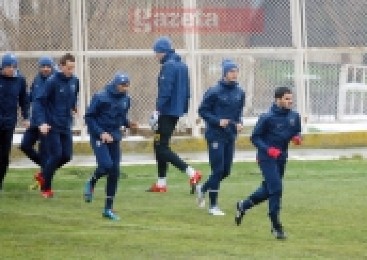 FOTO / Antrenament în noroi, episodul doi! Vezi imagini cu jucătorii Stelei!