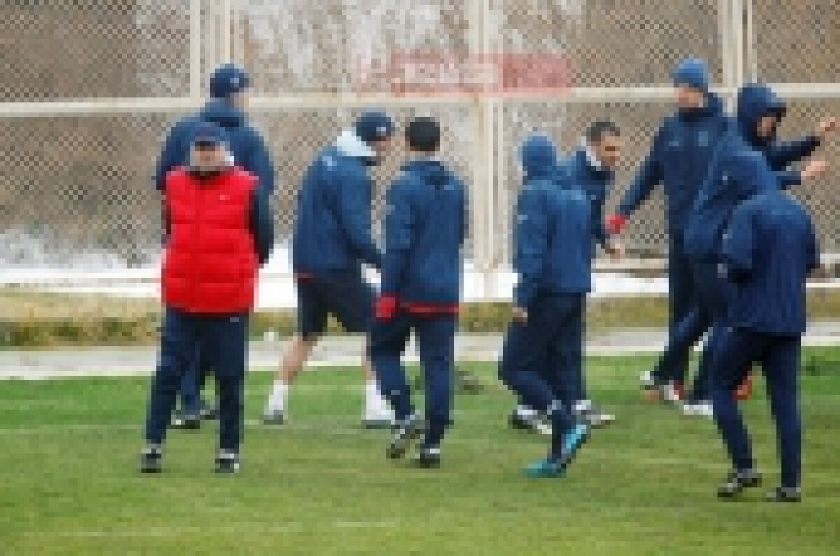 FOTO / Antrenament în noroi, episodul doi! Vezi imagini cu jucătorii Stelei!