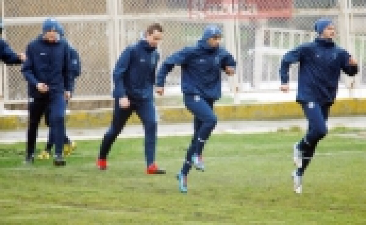 FOTO / Antrenament în noroi, episodul doi! Vezi imagini cu jucătorii Stelei!