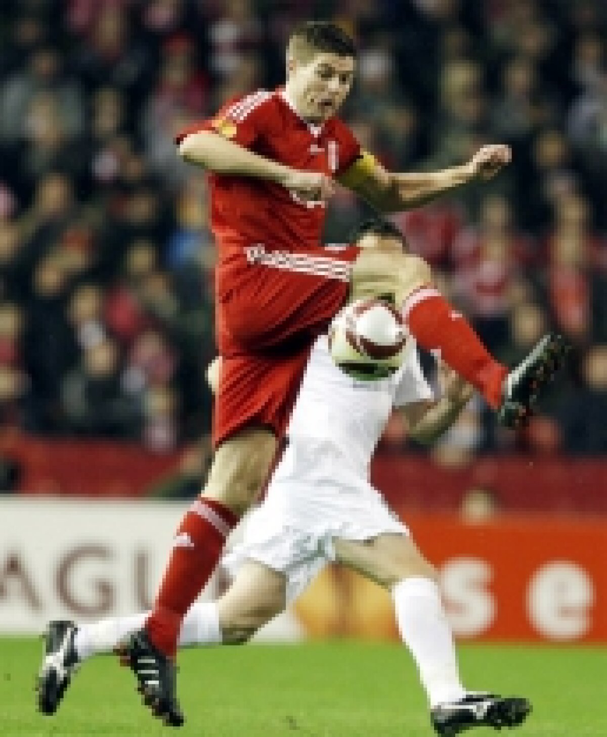 Vezi imagini de la partida Liverpool-Unirea Urziceni!