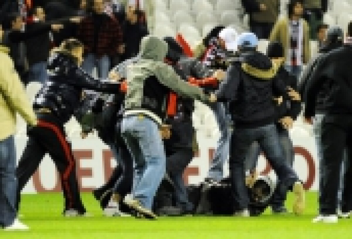 Bătaie între fani la Bilbao - Anderlecht. Pe gazon