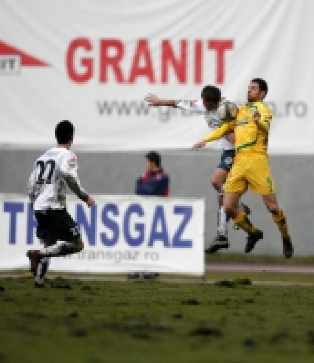 FOTO / Lupte în noroi la Gaz Metan - Vaslui