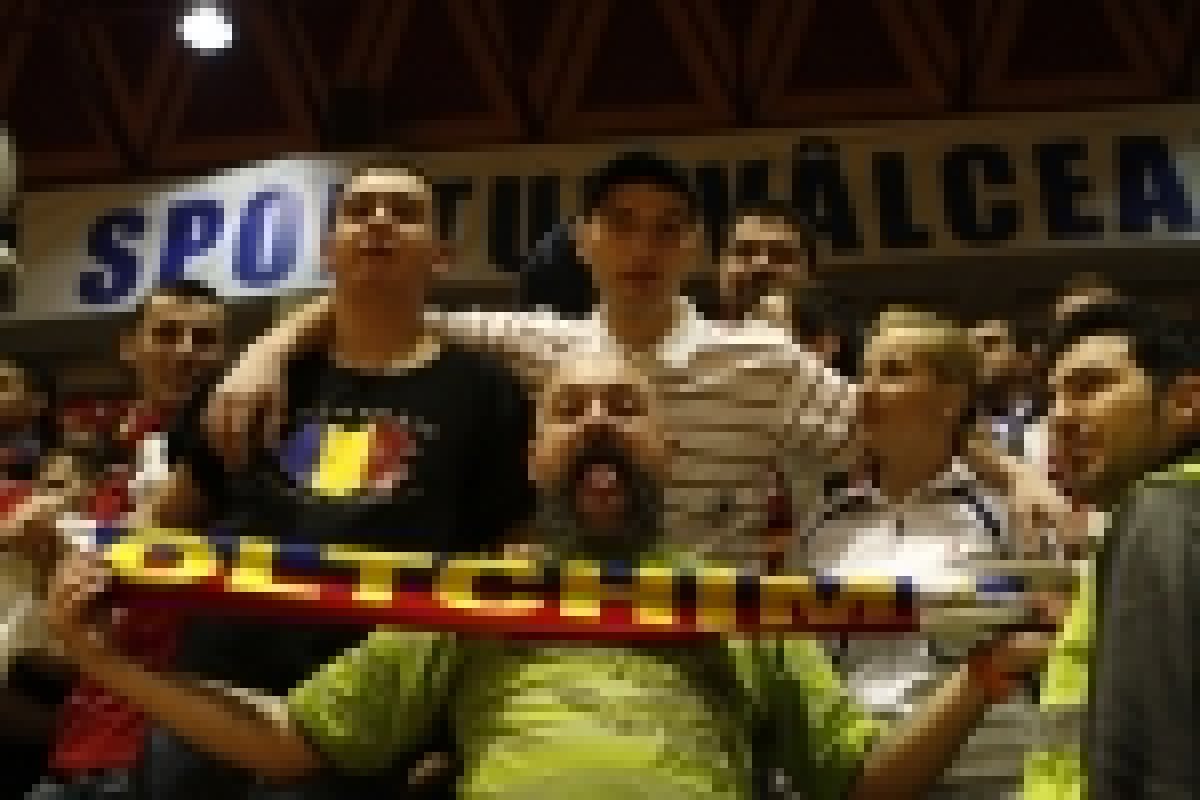 Vezi imagini cu atmosfera de la Vîlcea înaintea jocului Oltchim - Viborg!