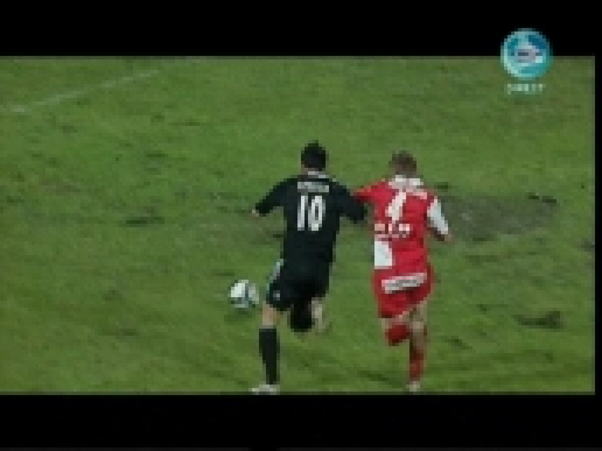 Penalty refuzat Craiovei la scorul de 1-0 / Becali: "Hoţie pe faţă!"