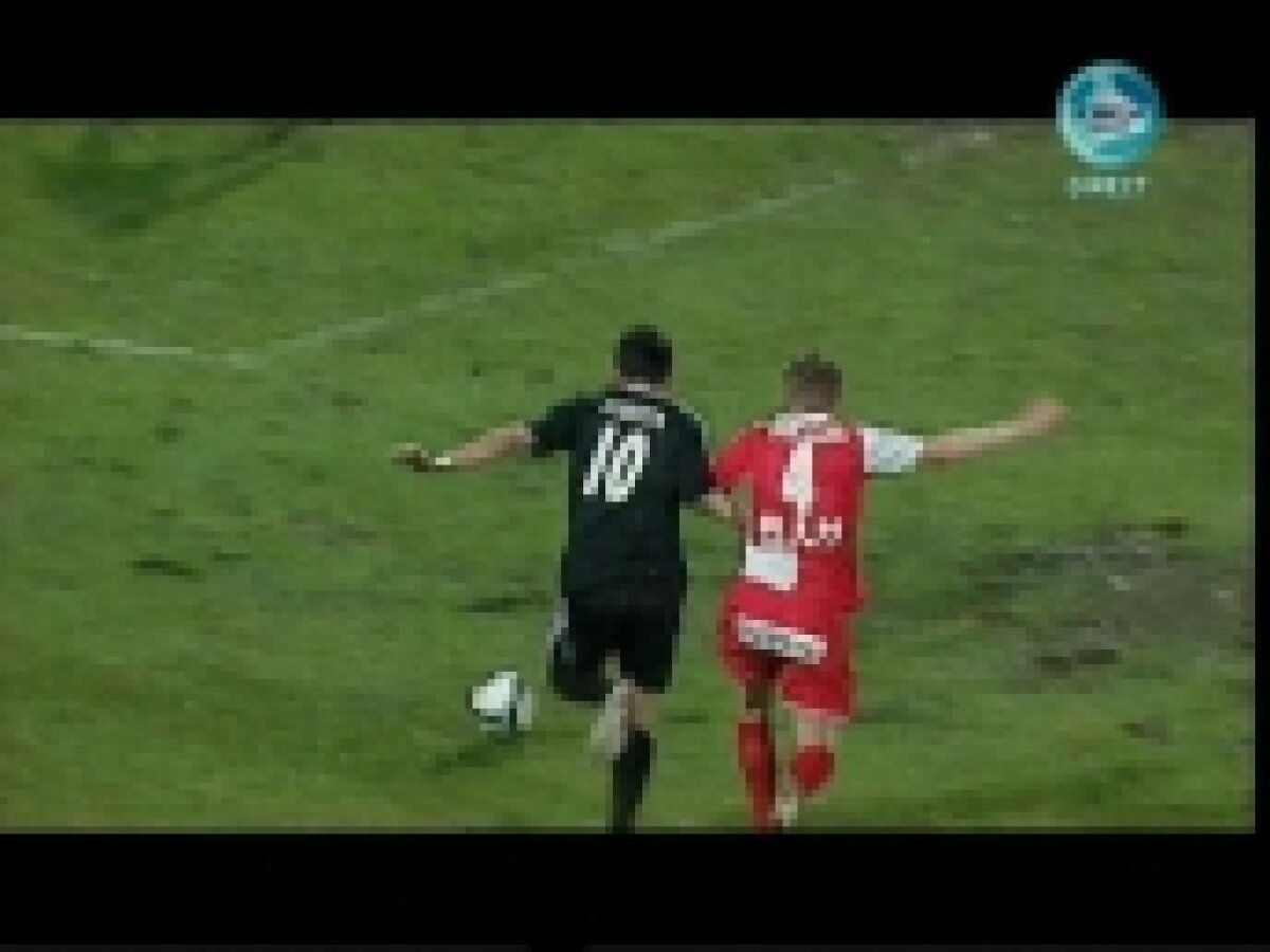 Penalty refuzat Craiovei la scorul de 1-0 / Becali: "Hoţie pe faţă!"