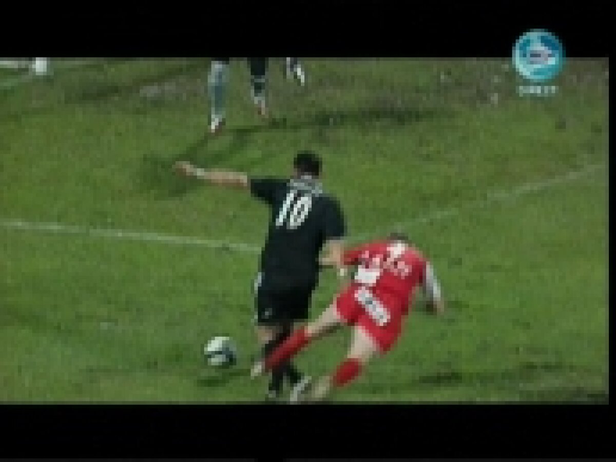 Penalty refuzat Craiovei la scorul de 1-0 / Becali: "Hoţie pe faţă!"