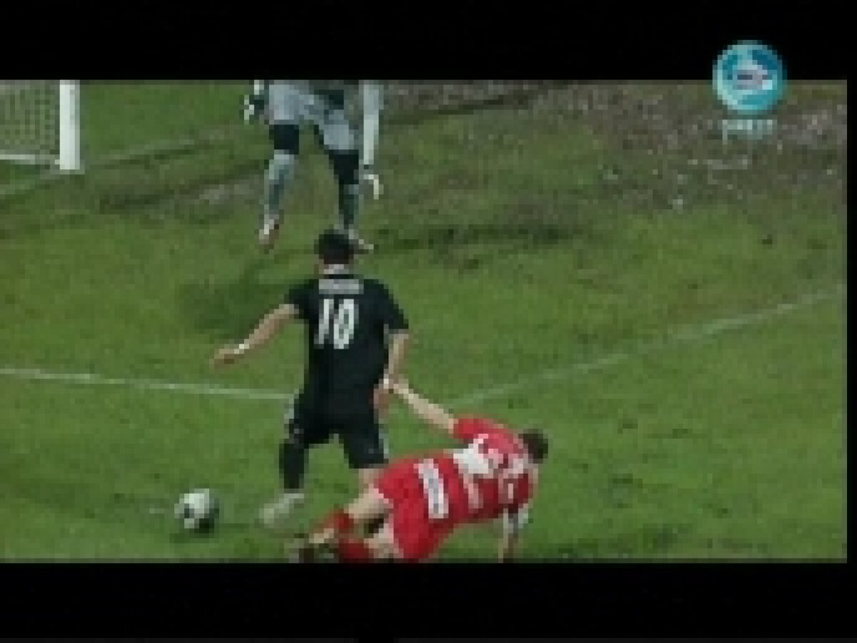 Penalty refuzat Craiovei la scorul de 1-0 / Becali: "Hoţie pe faţă!"