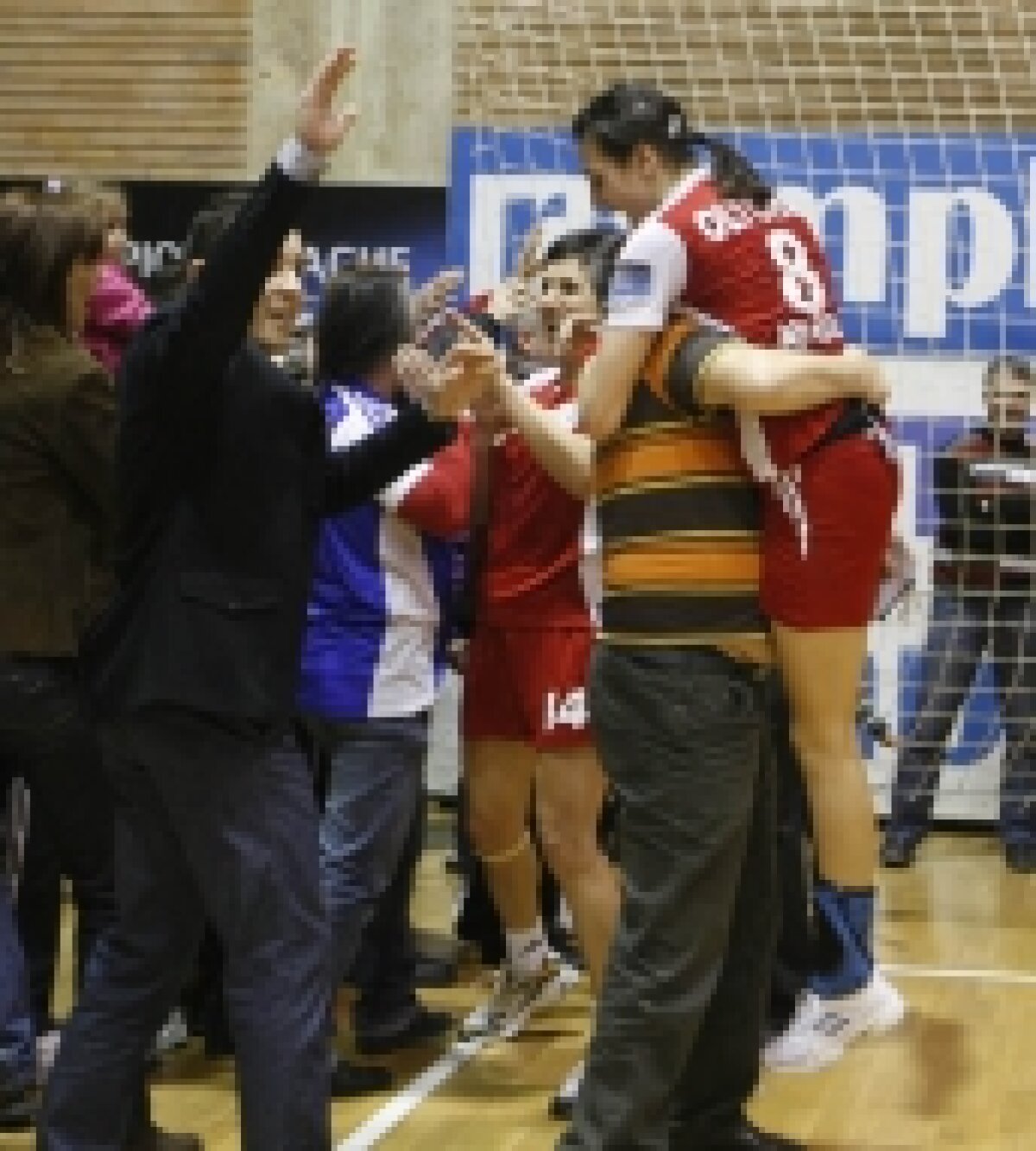 FINAL » Oltchim a batut campioana Europei, Viborg, 27-26