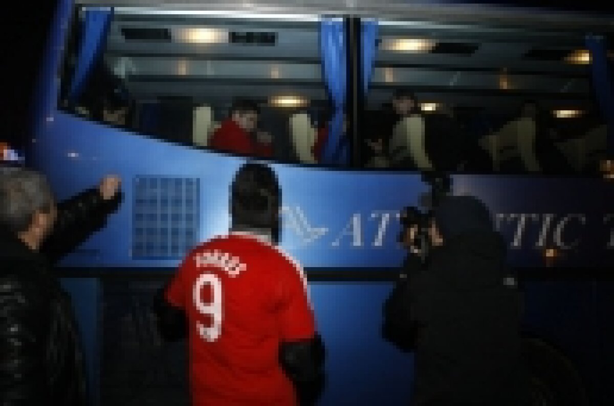 Vezi imagini de la sosirea lui Liverpool!
