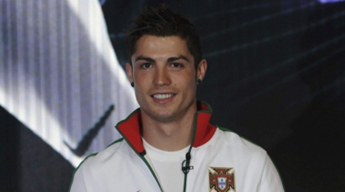 Cristiano Ronaldo e răsfăţat de Nike » Trage cu flacăra violetă