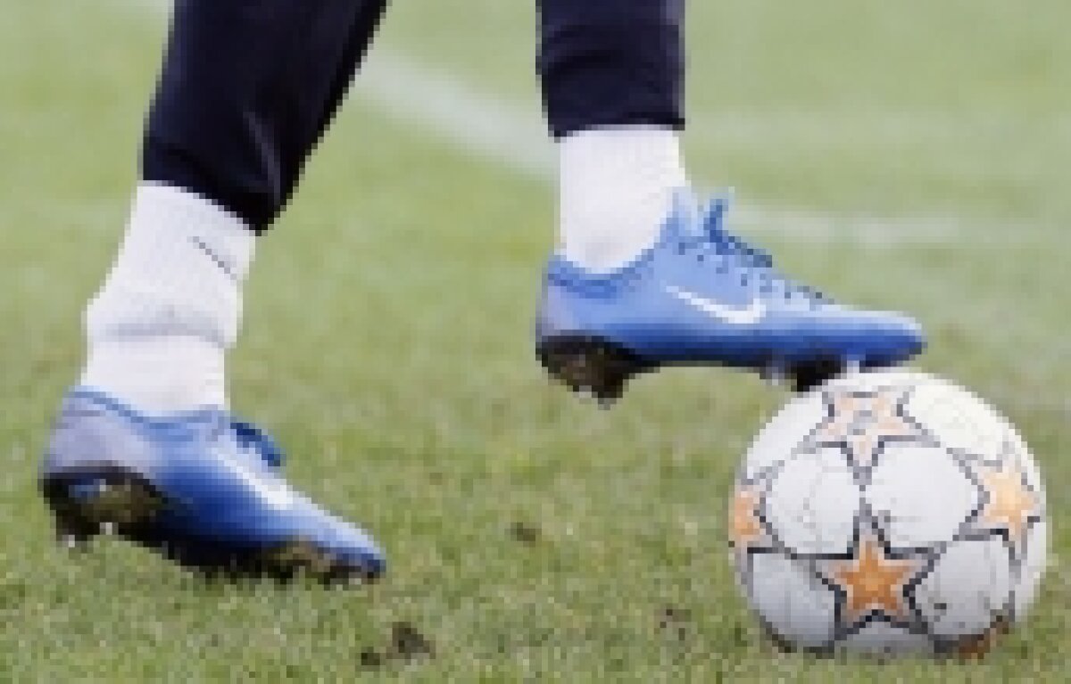 Cristiano Ronaldo e răsfăţat de Nike » Trage cu flacăra violetă