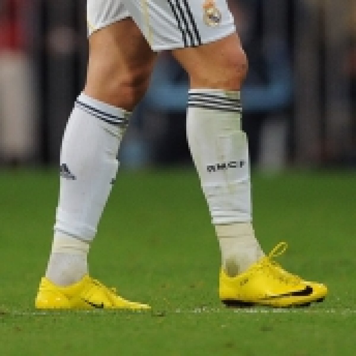 Cristiano Ronaldo e răsfăţat de Nike » Trage cu flacăra violetă