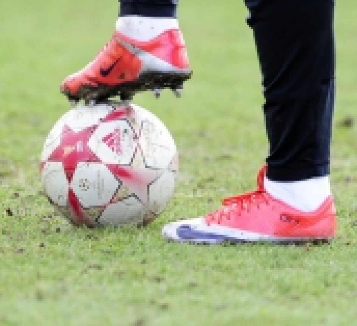 Cristiano Ronaldo e răsfăţat de Nike » Trage cu flacăra violetă