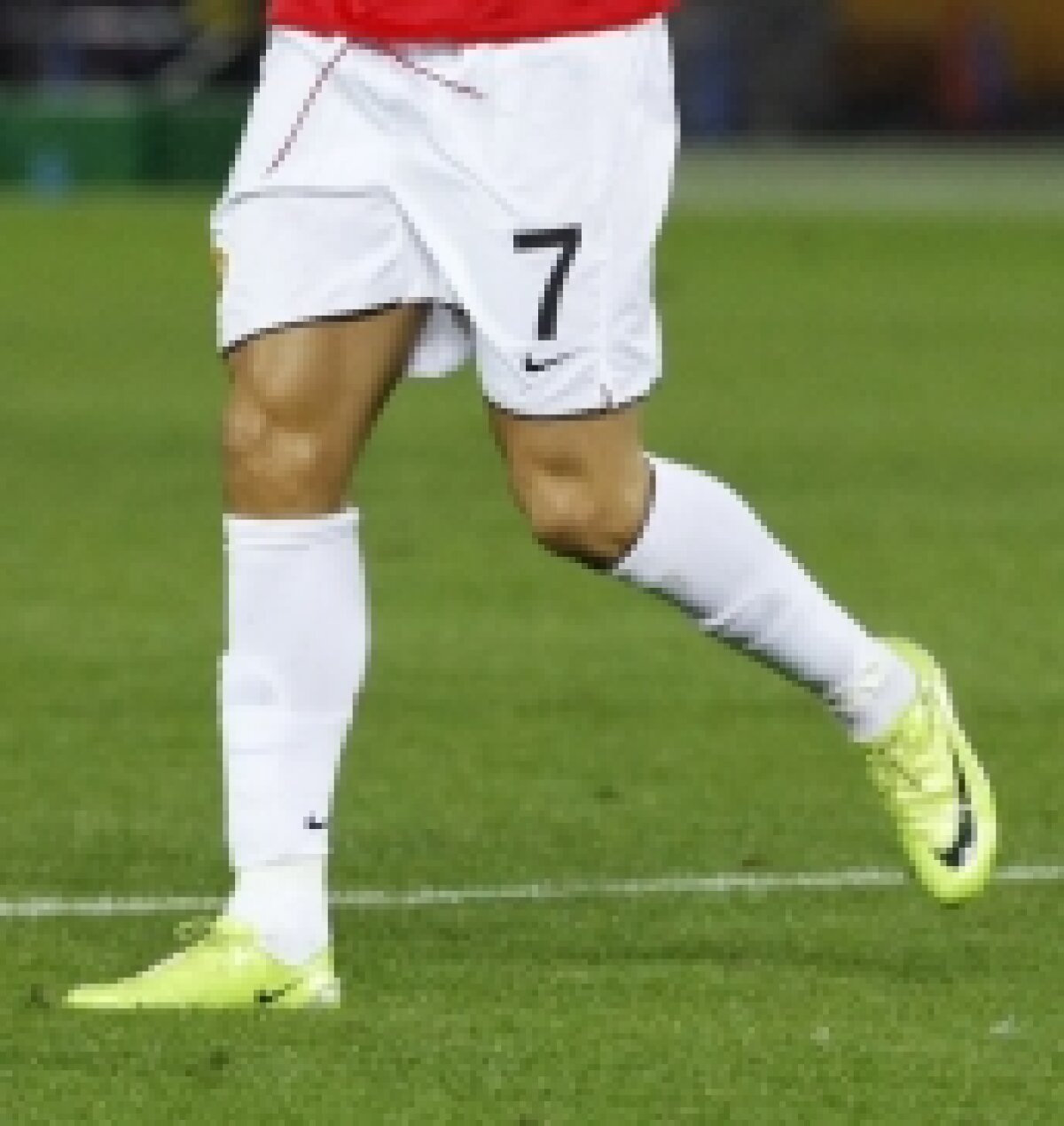 Cristiano Ronaldo e răsfăţat de Nike » Trage cu flacăra violetă