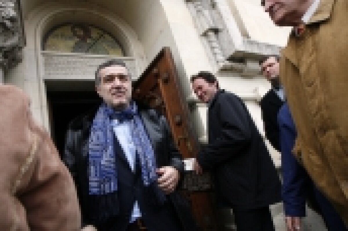 Gigi apelează la ajutorul lui Dumnezeu. Crezi că îi strică CFR planurile?