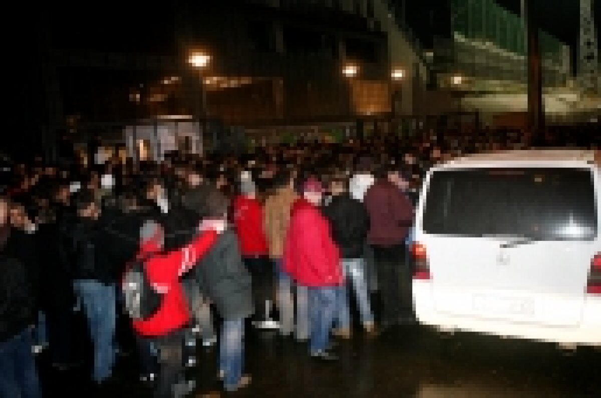 FOTO / Aglomeraţie la stadionul lui CFR Cluj înaintea meciului cu Steaua