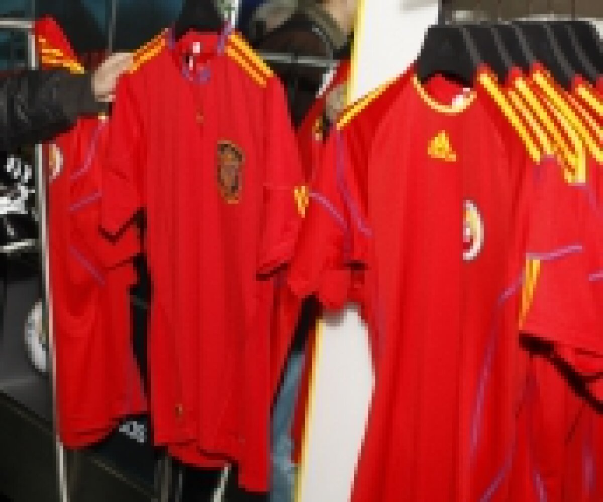 "Naţionala" şi-a lansat azi noul echipament. Vezi imagini cu tricourile!