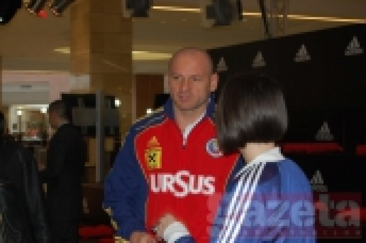 "Naţionala" şi-a lansat azi noul echipament. Vezi imagini cu tricourile!