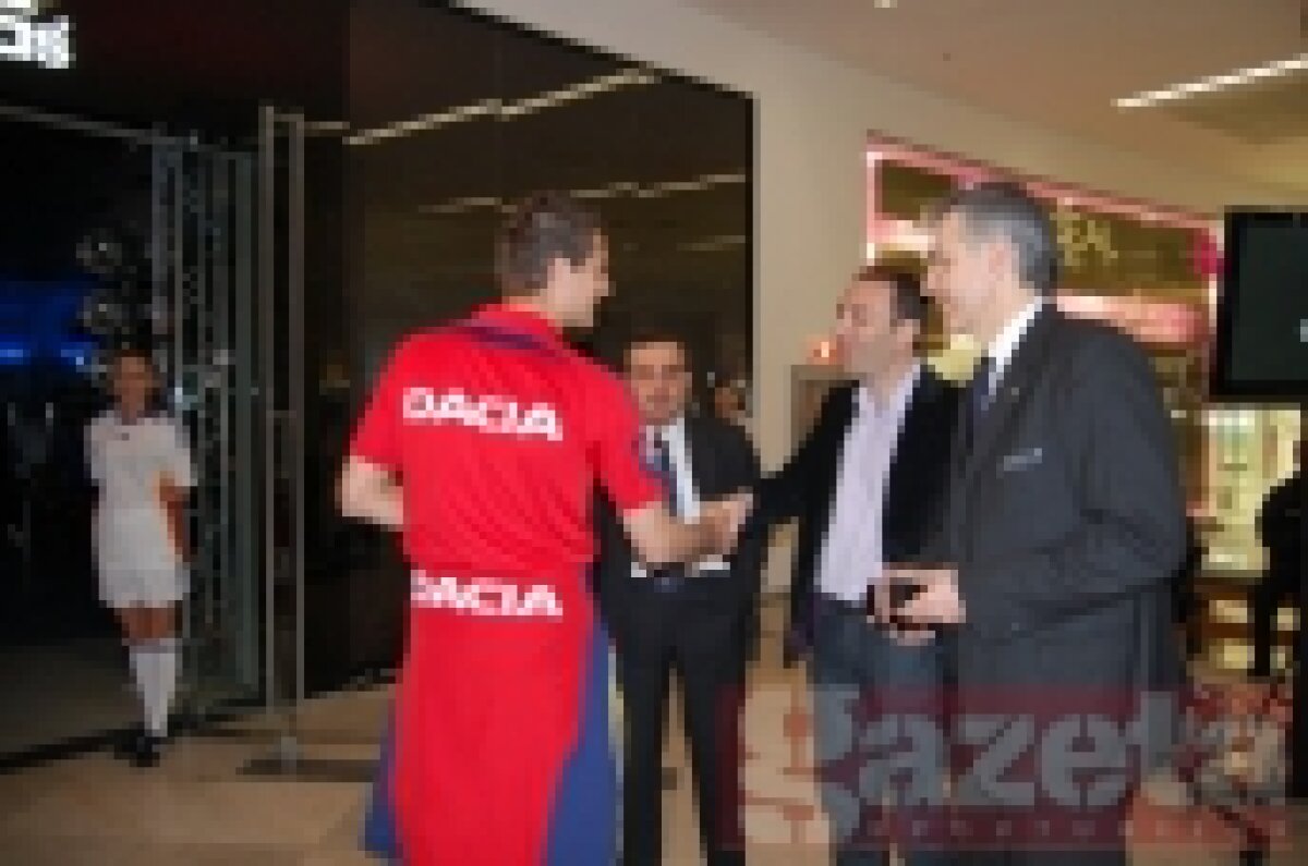 "Naţionala" şi-a lansat azi noul echipament. Vezi imagini cu tricourile!