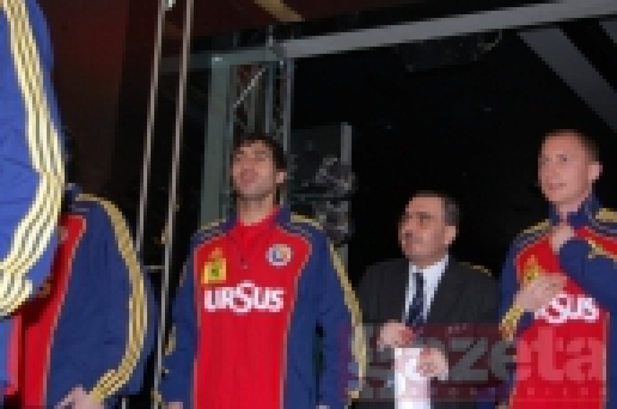 "Naţionala" şi-a lansat azi noul echipament. Vezi imagini cu tricourile!