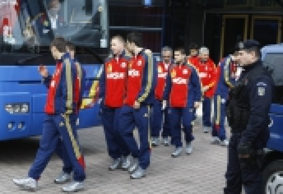 FOTO / Jucătorii echipei naţionale au vizitat un mall din Timişoara
