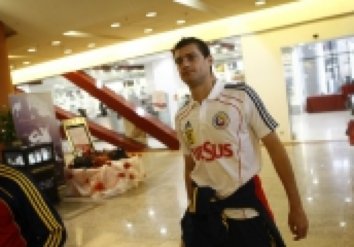FOTO / Jucătorii echipei naţionale au vizitat un mall din Timişoara