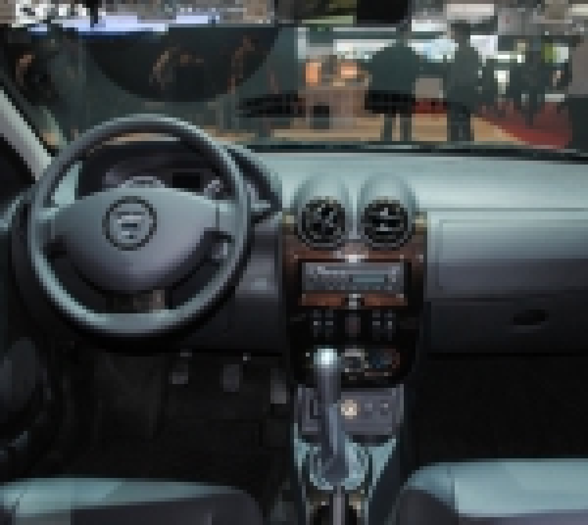 Prima maşină de teren Dacia poate fi comandată începînd de astăzi, la un preţ fără concurenţă » Lovitură sub centură