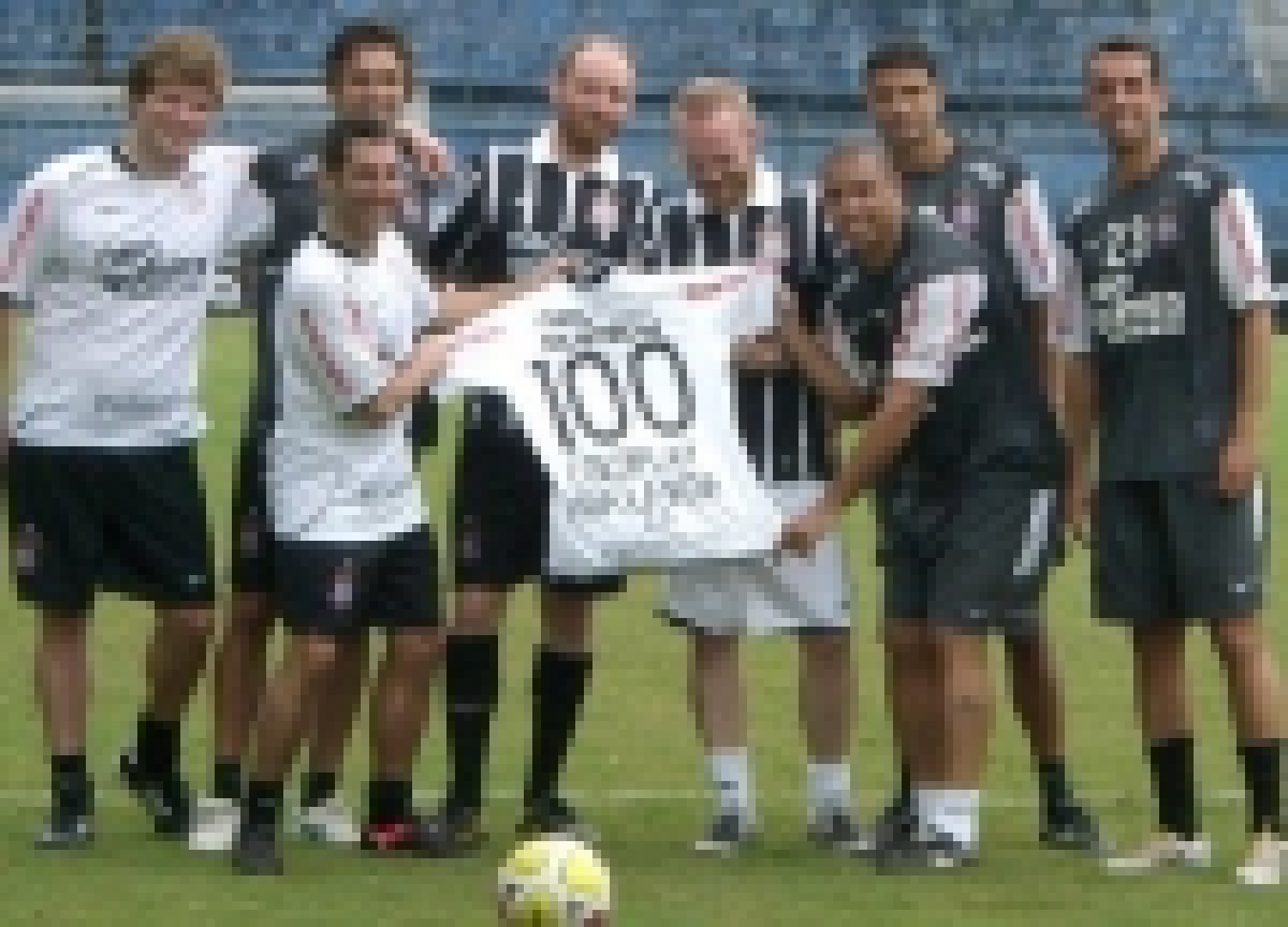 Trupa Coldplay l-a vizitat pe brazilianul Ronaldo