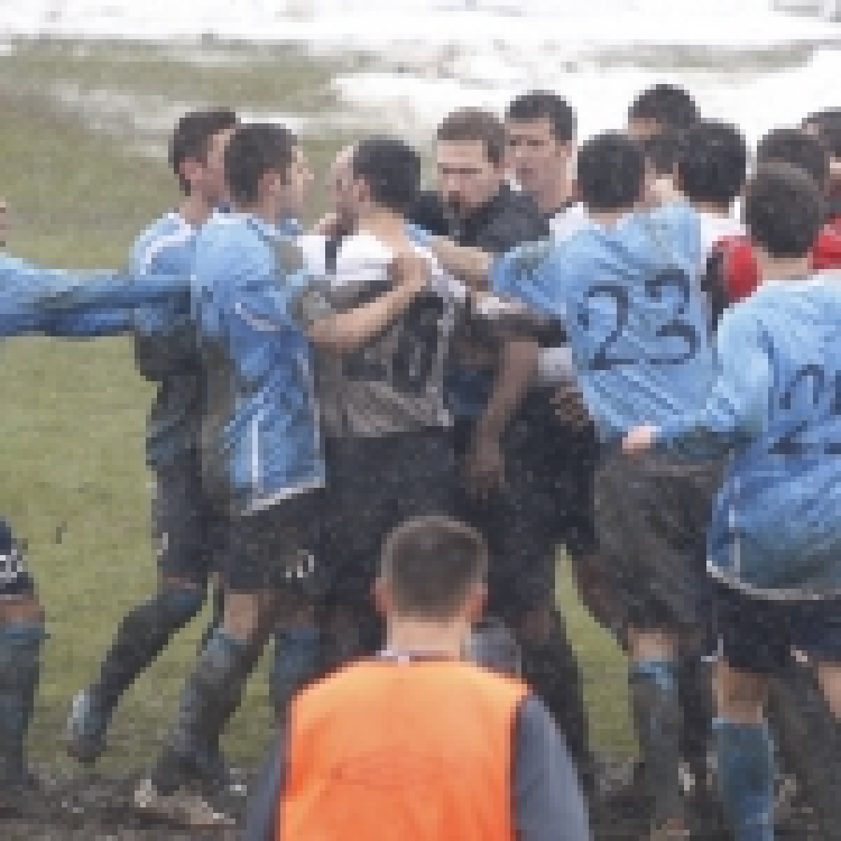 Scîntei în mocirlă » Brăneştiul învinge Sportul în derby de Seria B