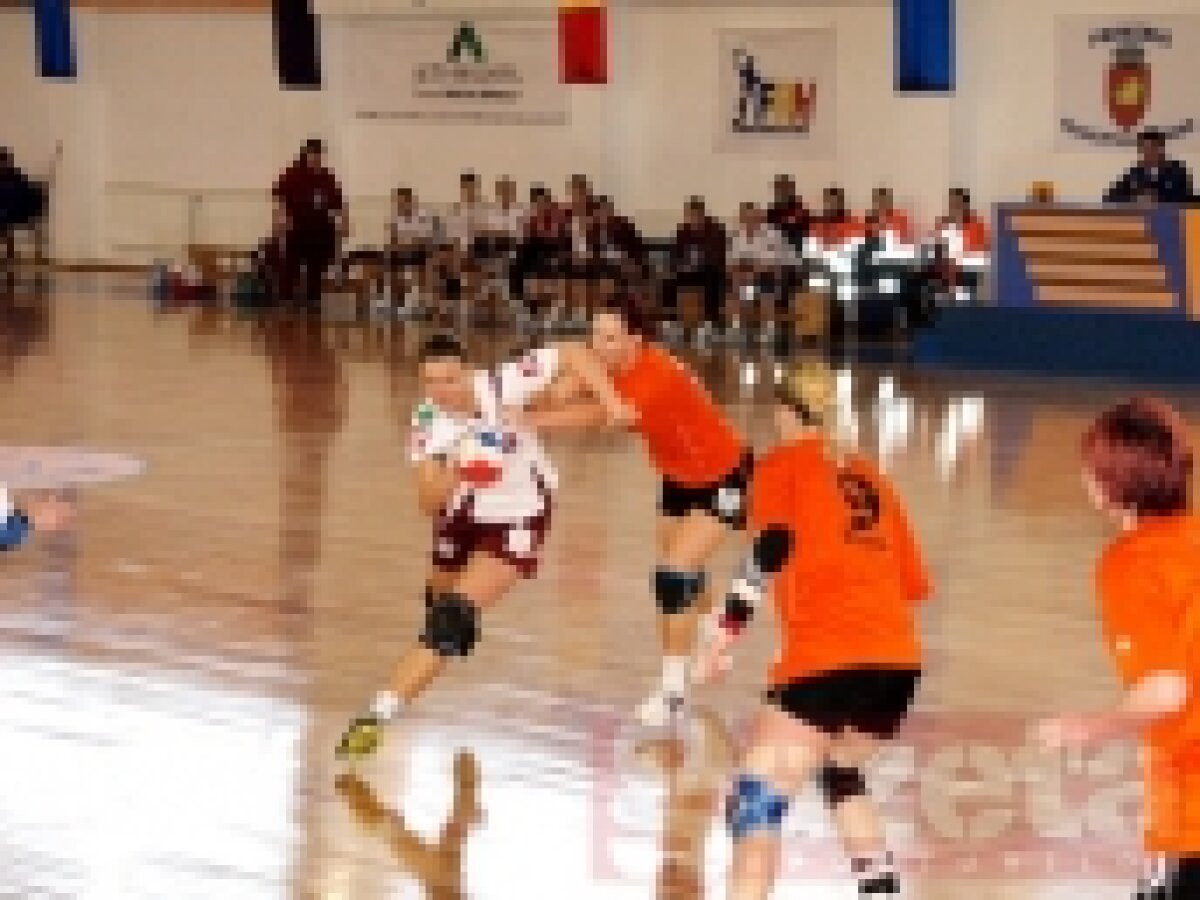 HCM Roman a cîştigat întîlnirea cu Rapid, 38-24