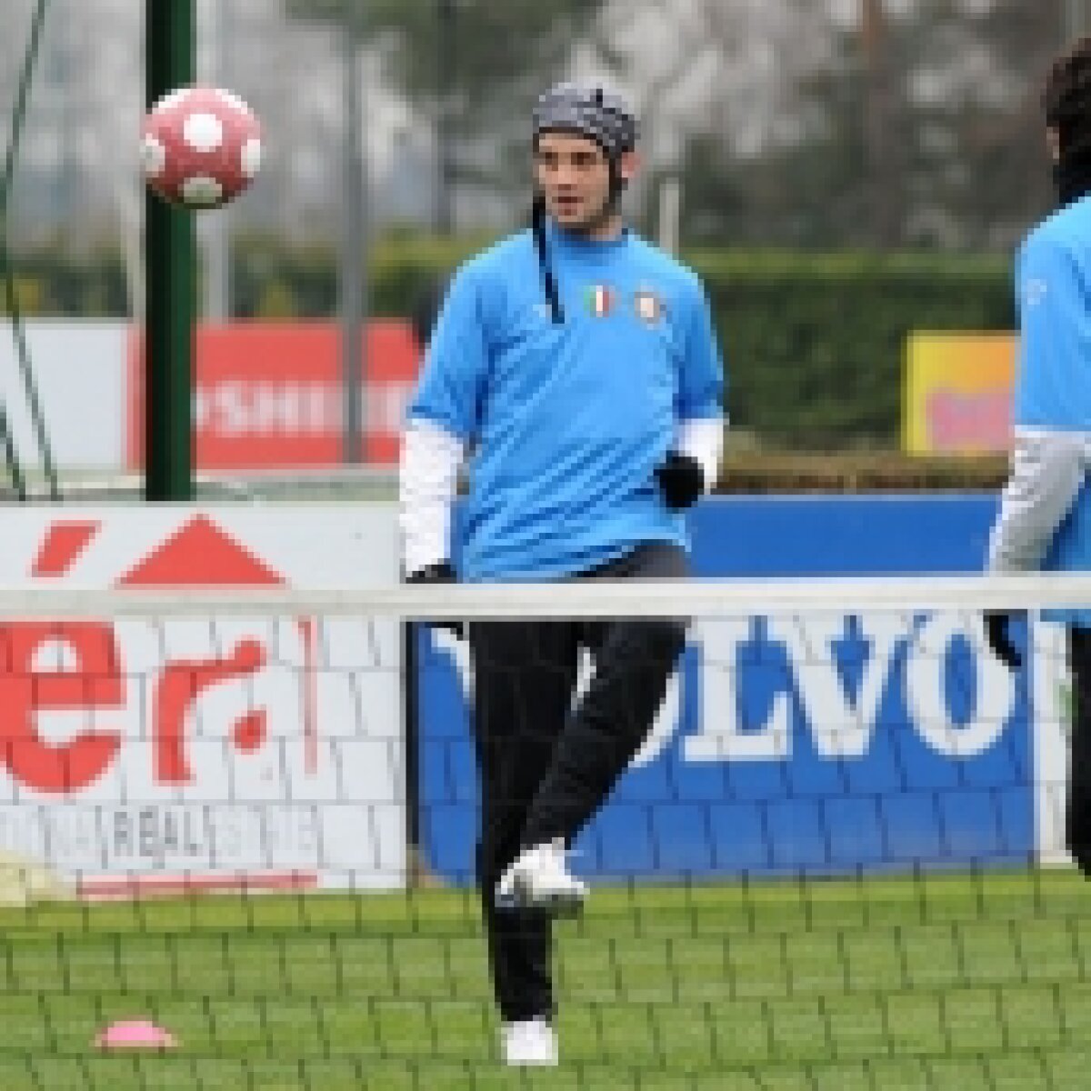 Vezi primele poze cu Cristi Chivu purtînd cască de protecţie!