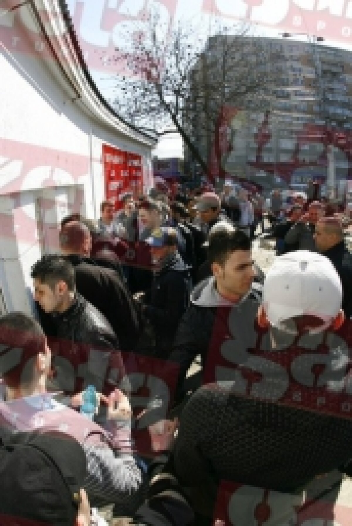 FOTO / Aproximativ 4.000 de bilete vîndute, din cele 11.000