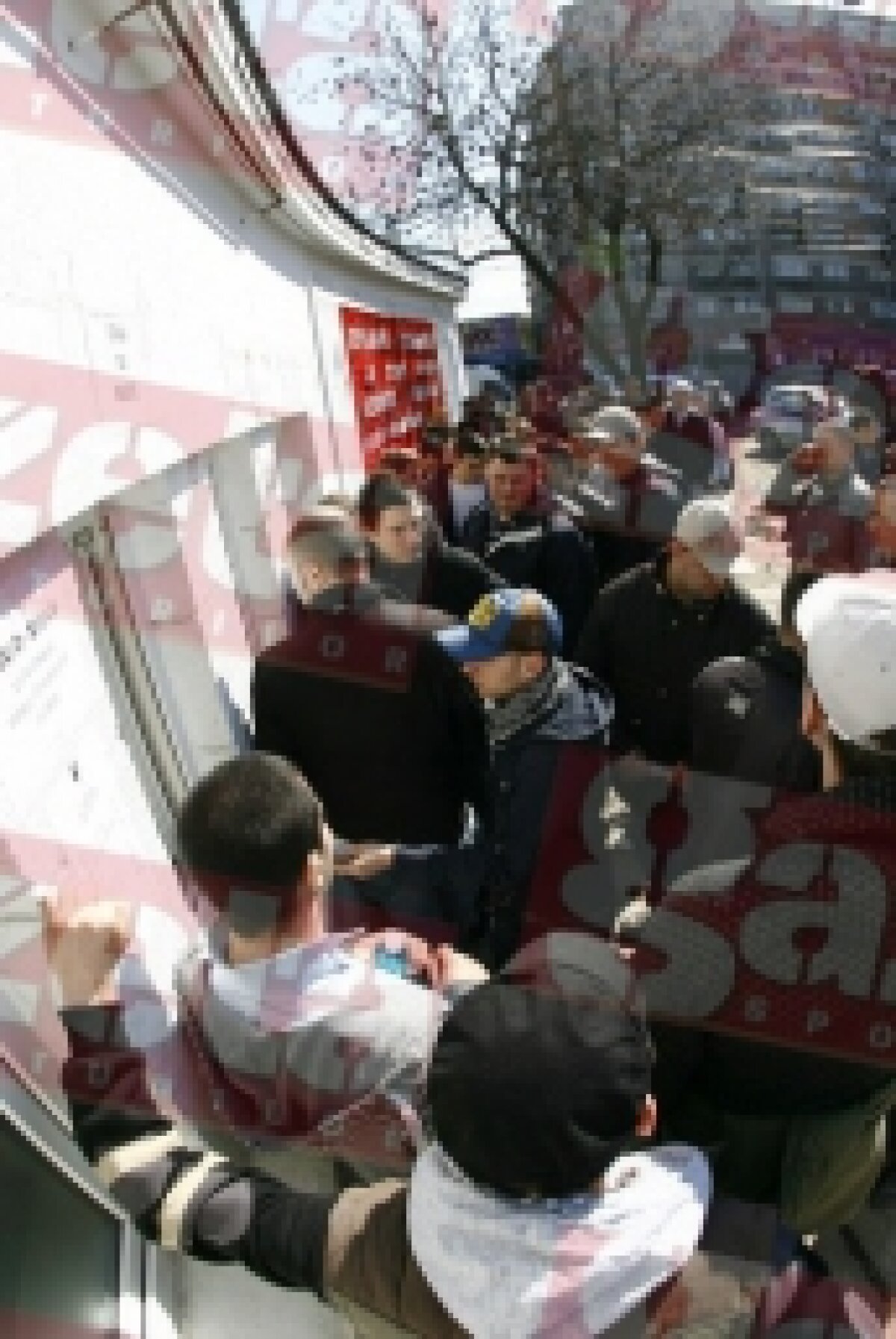 FOTO / Aproximativ 4.000 de bilete vîndute, din cele 11.000