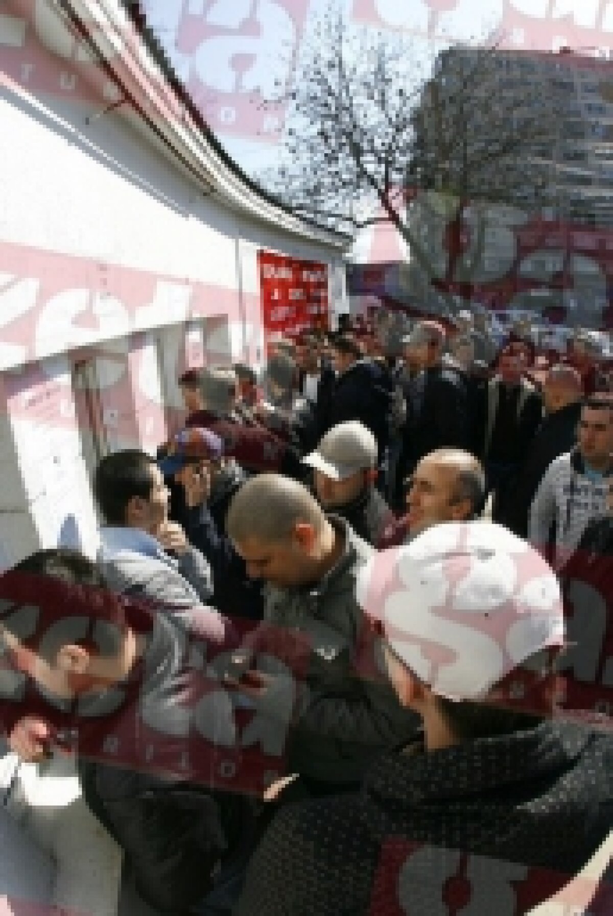 FOTO / Aproximativ 4.000 de bilete vîndute, din cele 11.000