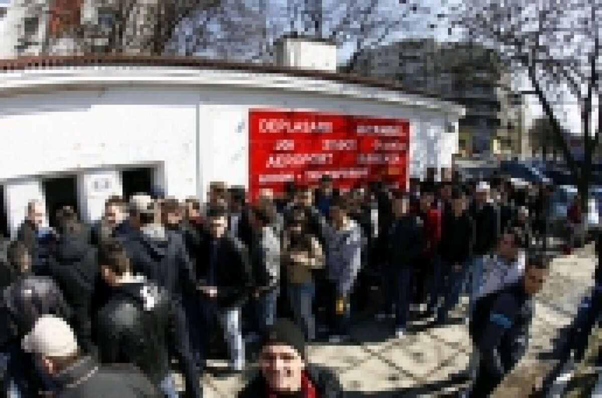 Nu se vînd bilete femeilor. Bărbaţii trebuie să treacă testul de cunoştinţe! :O