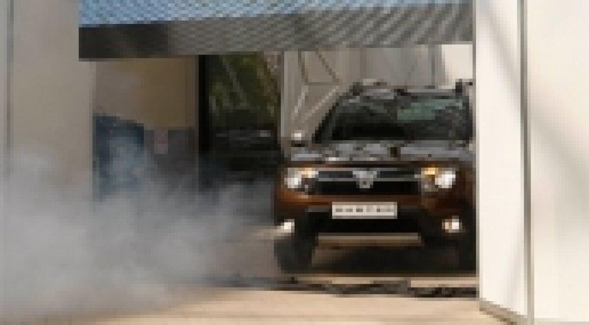 Galerie foto » Alain Prost a fost prezent la lansarea în România a maşinii Dacia Duster