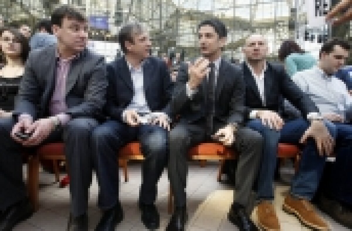 Galerie foto » Alain Prost a fost prezent la lansarea în România a maşinii Dacia Duster