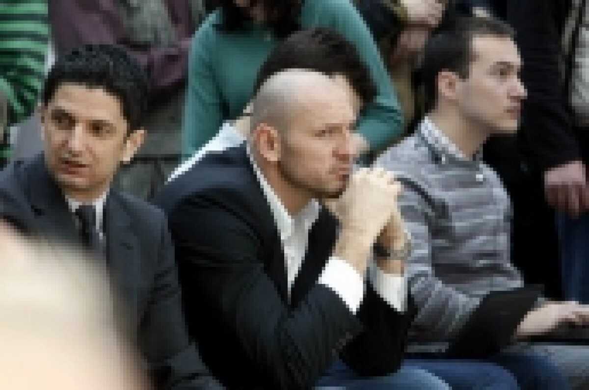 Galerie foto » Alain Prost a fost prezent la lansarea în România a maşinii Dacia Duster