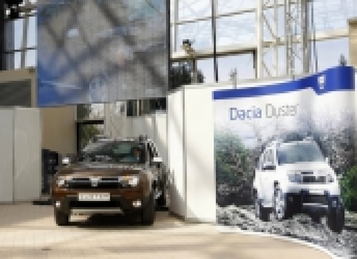Galerie foto » Alain Prost a fost prezent la lansarea în România a maşinii Dacia Duster