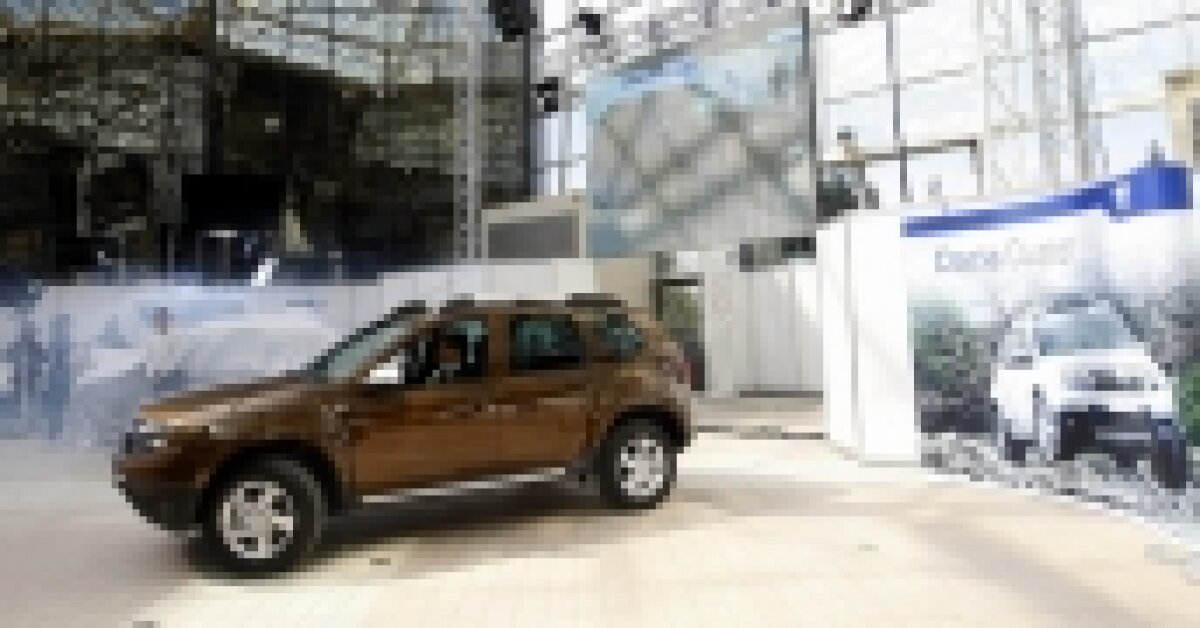 Galerie foto » Alain Prost a fost prezent la lansarea în România a maşinii Dacia Duster