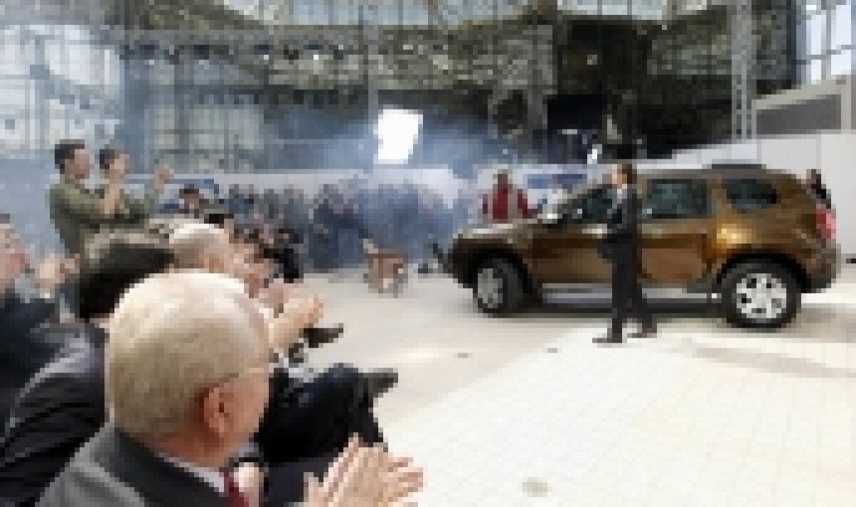 Galerie foto » Alain Prost a fost prezent la lansarea în România a maşinii Dacia Duster