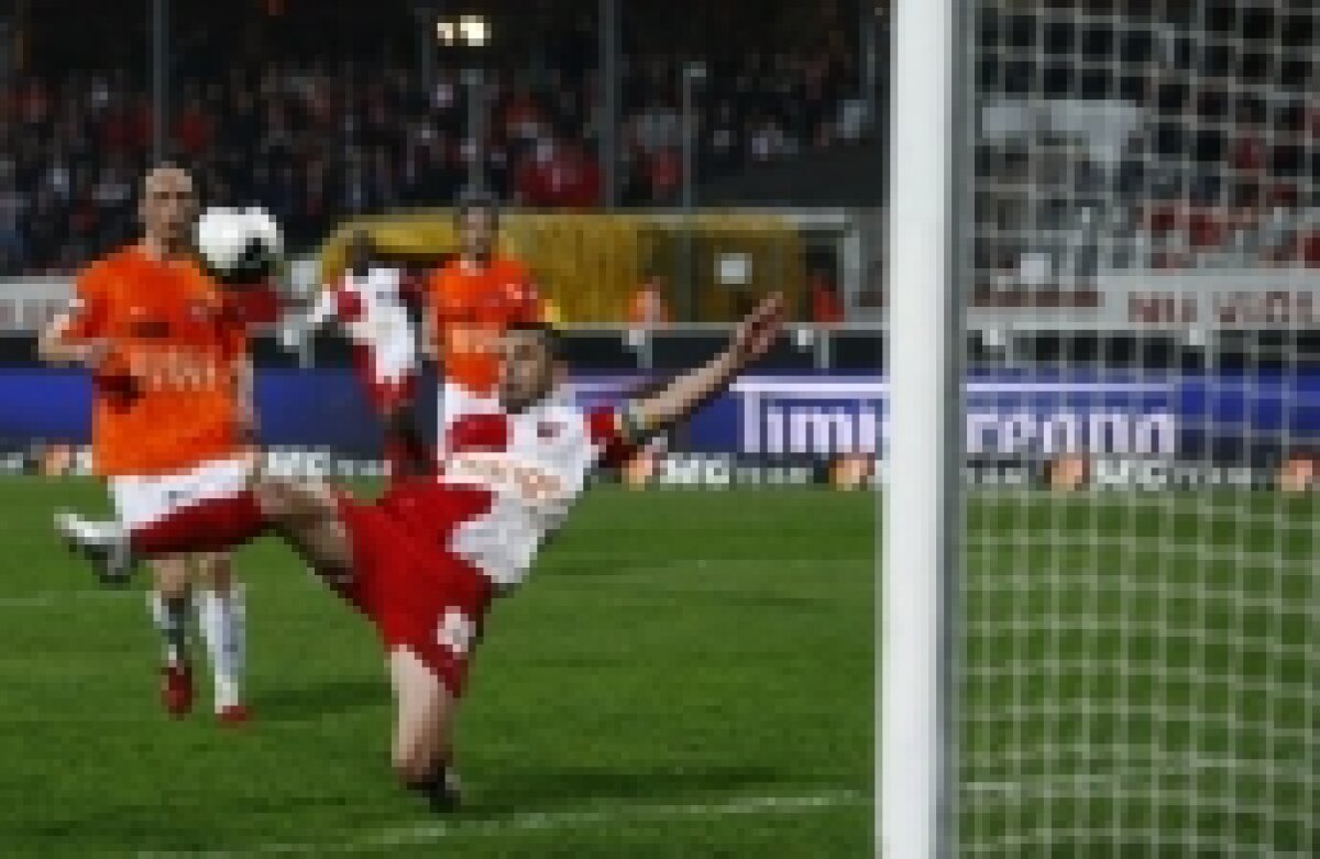 FOTO / Vezi imagini de la partida Dinamo -  CFR Cluj