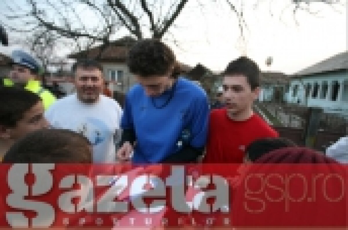 FOTO / Viaţa la ţară: Steaua s-a pregătit pentru Pandurii într-un sat :D