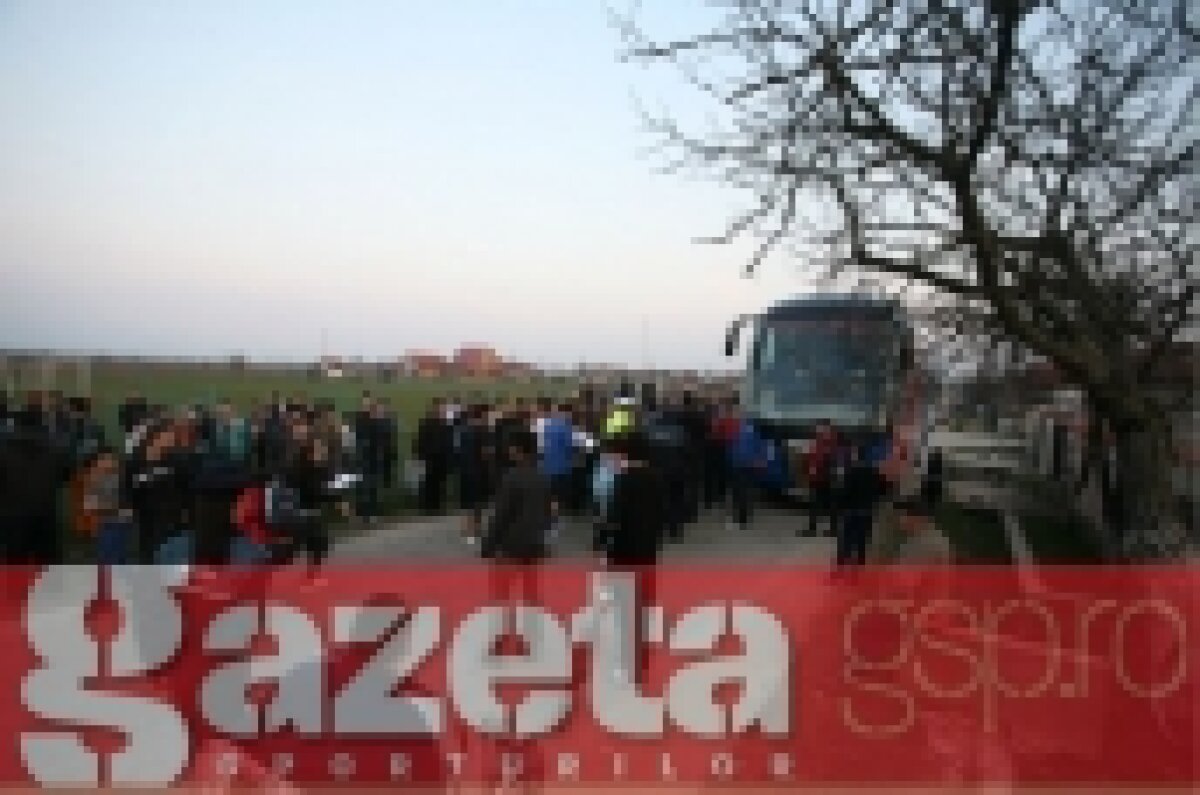 FOTO / Viaţa la ţară: Steaua s-a pregătit pentru Pandurii într-un sat :D