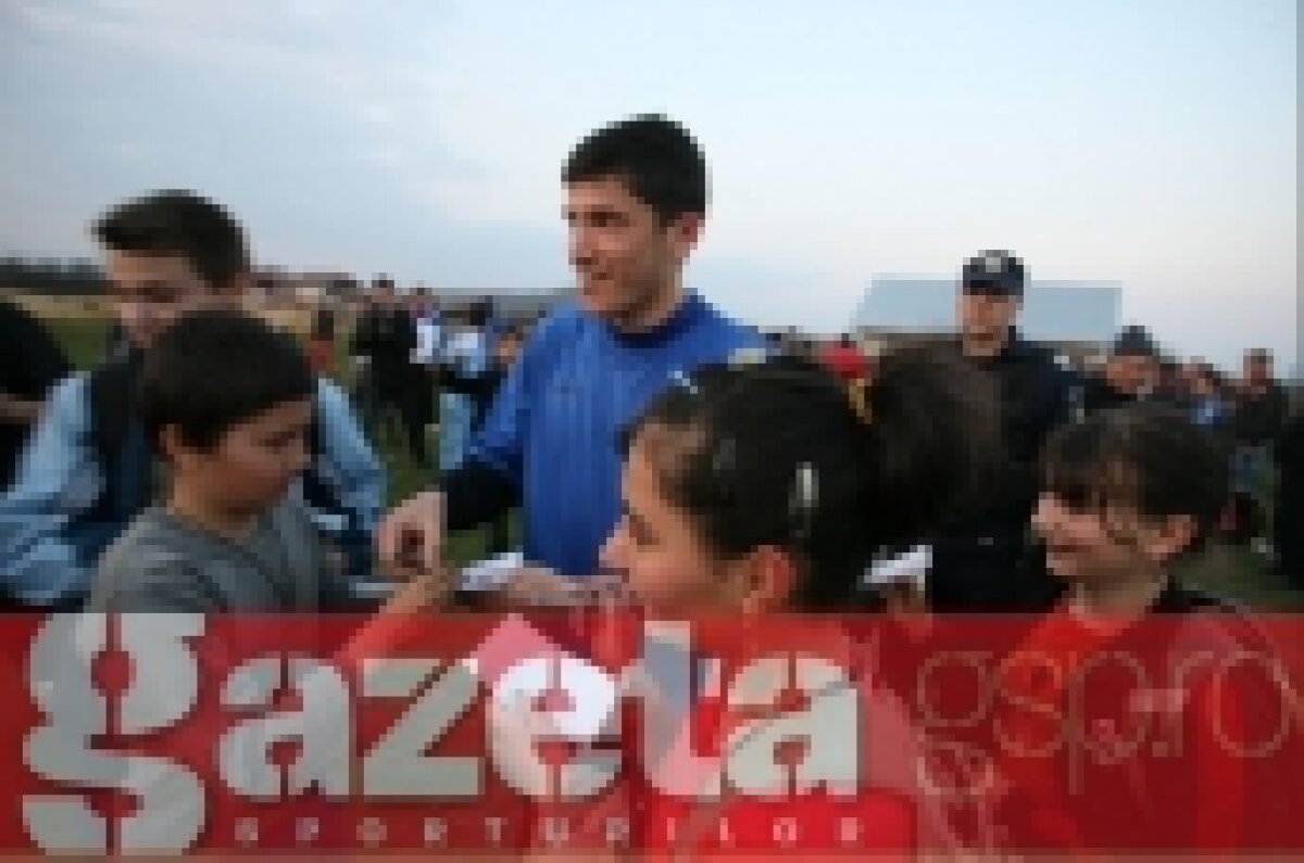 FOTO / Viaţa la ţară: Steaua s-a pregătit pentru Pandurii într-un sat :D