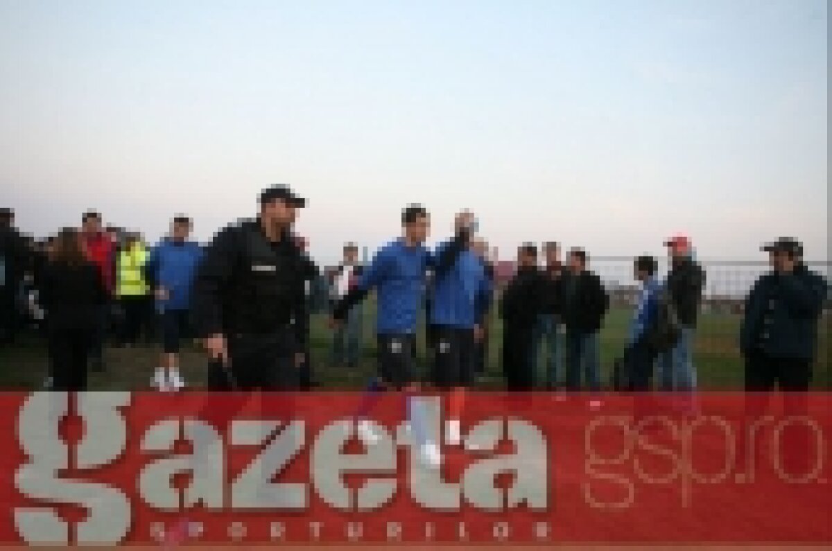 FOTO / Viaţa la ţară: Steaua s-a pregătit pentru Pandurii într-un sat :D