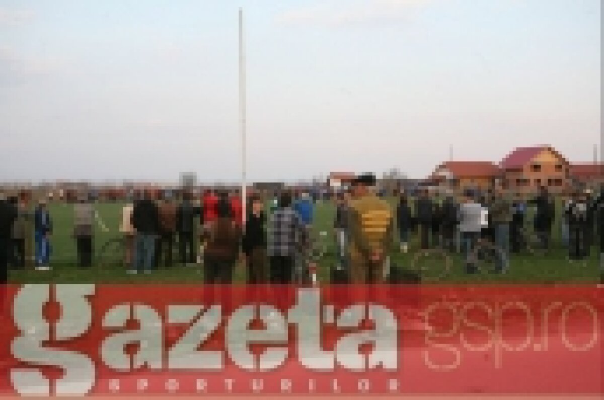 FOTO / Viaţa la ţară: Steaua s-a pregătit pentru Pandurii într-un sat :D